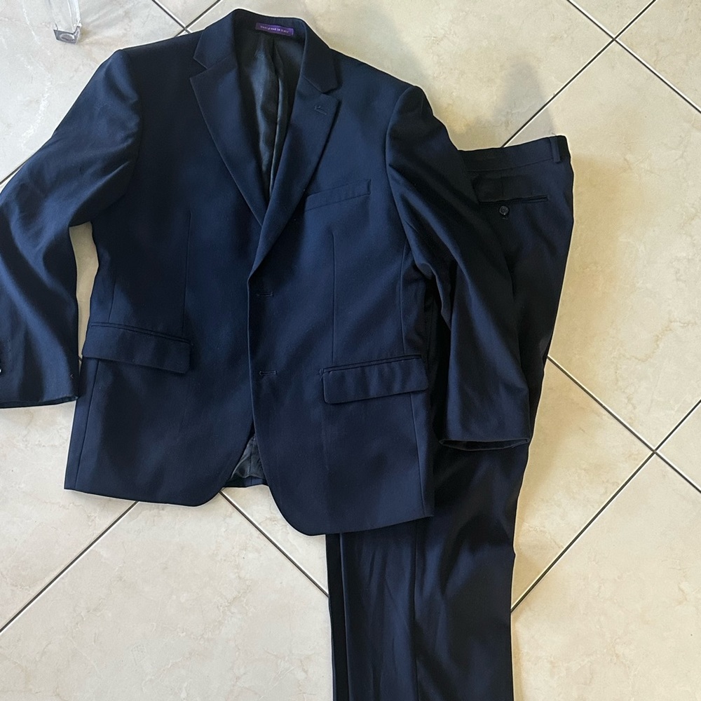 Vinci navy blue suit with pleated pants - 38R